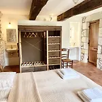 Exclusive Guest Wing Of 14Th-Century Manor With Pool & Panoramic Views