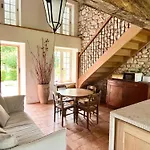 Exclusive Guest Wing Of 14Th-Century Manor With Pool & Panoramic Views Prázdninový dům *