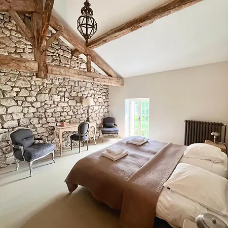 Exclusive Guest Wing Of 14th-century Manor With Pool & Panoramic Views Prázdninový dům Auradou