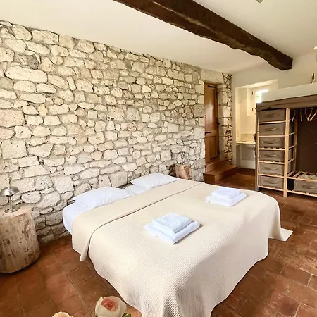 Exclusive Guest Wing Of 14th-century Manor With Pool & Panoramic Views Prázdninový dům