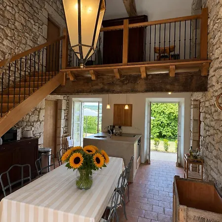 Prázdninový dům Exclusive Guest Wing Of 14th-century Manor With Pool & Panoramic Views Auradou